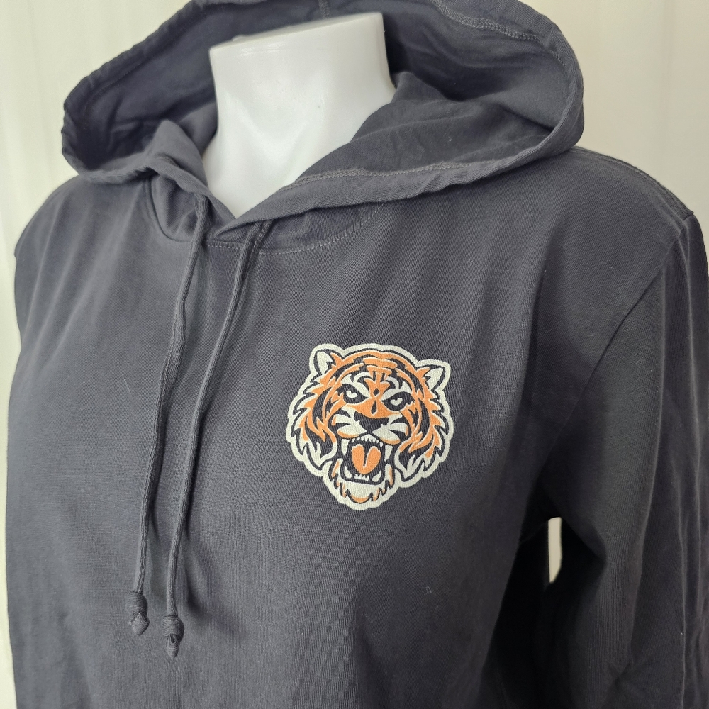 Life Is Good Dark Charcoal Gray Boxy Hoodie Tee Tiger Crush Strike Graphic Small - Picture 3 of 8
